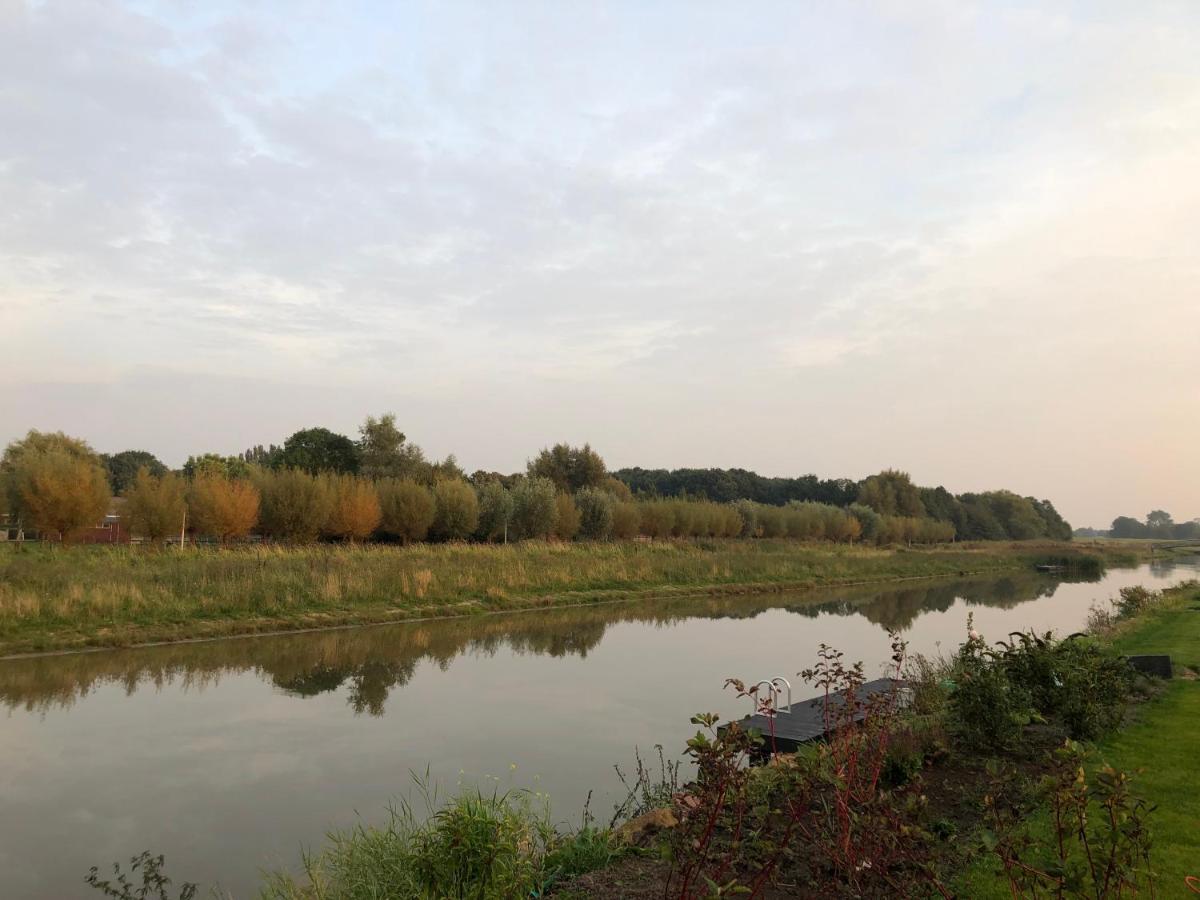 B&B Snurk Stiens, Fijn Verblijf Aan Open Vaarwater 外观 照片